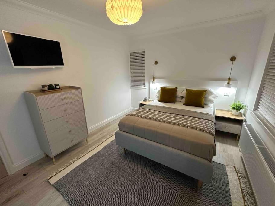 Premium Executive Apartment In Dunfermline Exterior photo