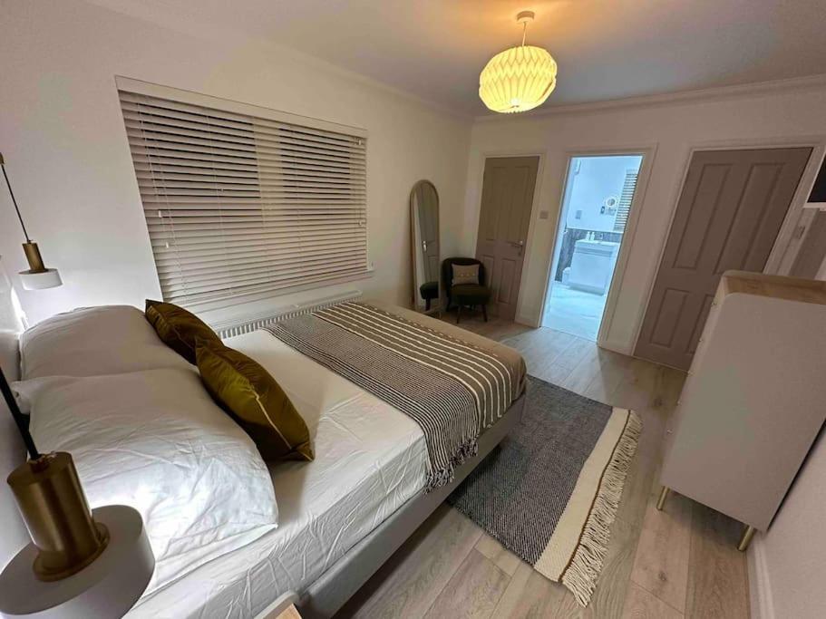 Premium Executive Apartment In Dunfermline Exterior photo